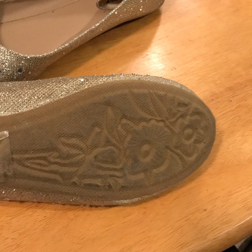 Flat shoes - Picture 2 of 3